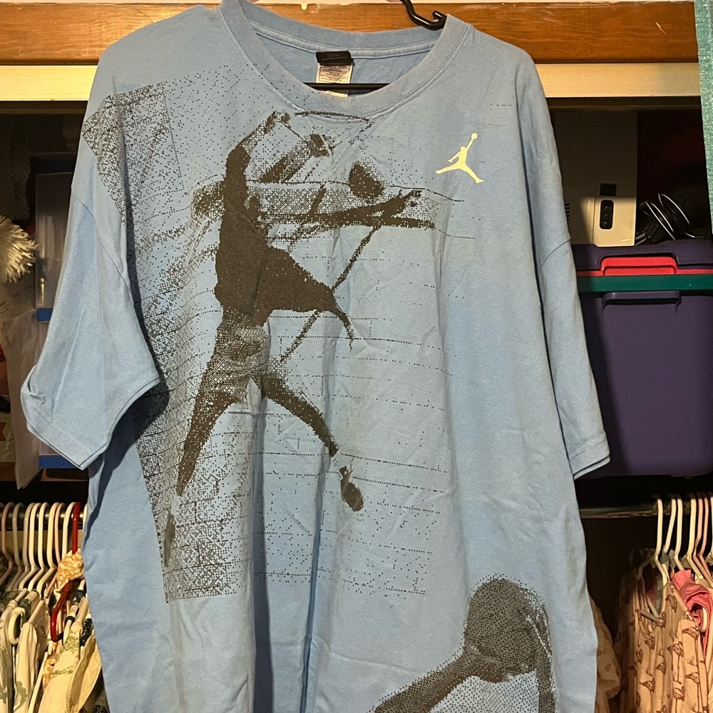 Air Jordan Men’s Size XXL Dunking Basketball Blue Graphic T Shirt